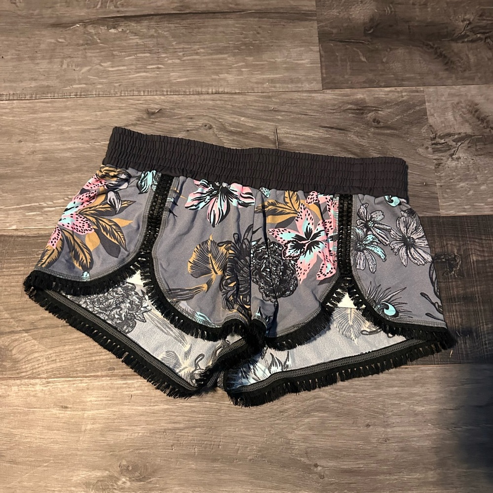 MAAJI Women’s Swim Shorts Coverup Size Large